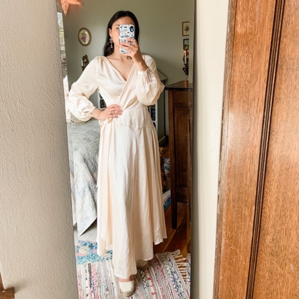 Nasty Gal Cowl ‘Em Back Cream Satin Maxi Wrap Dress Size 6